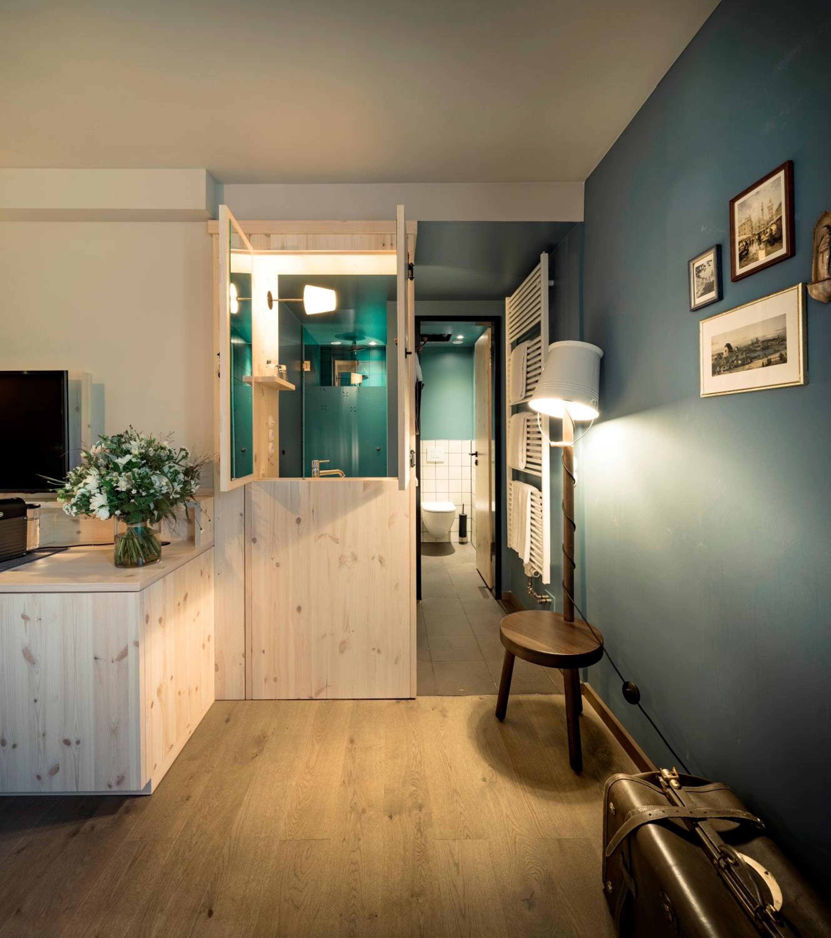 Marias Platzl, Munich: bathroom