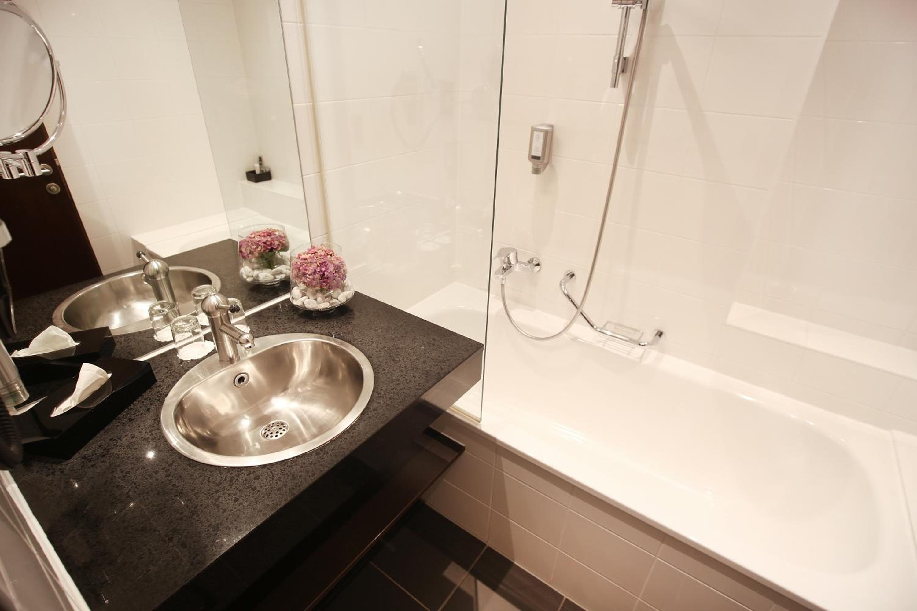 Schiller5 Hotel, Munich: bathroom