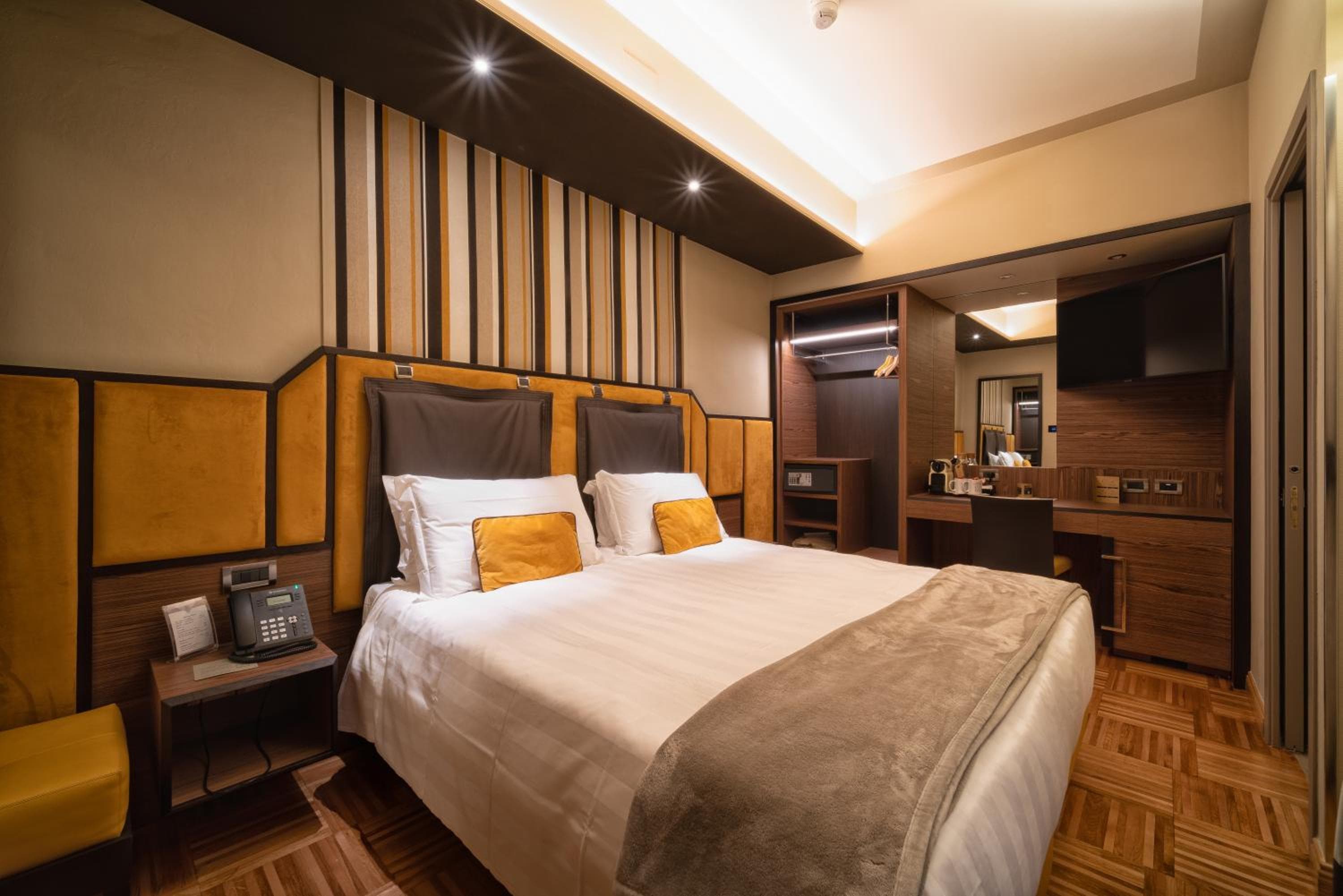 Solo Experience Hotel photo 5