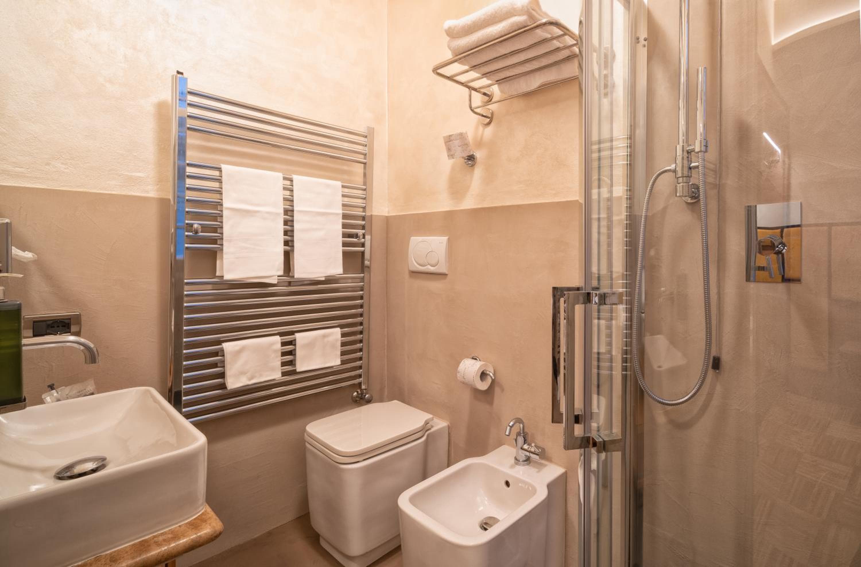 Solo Experience Hotel photo 4