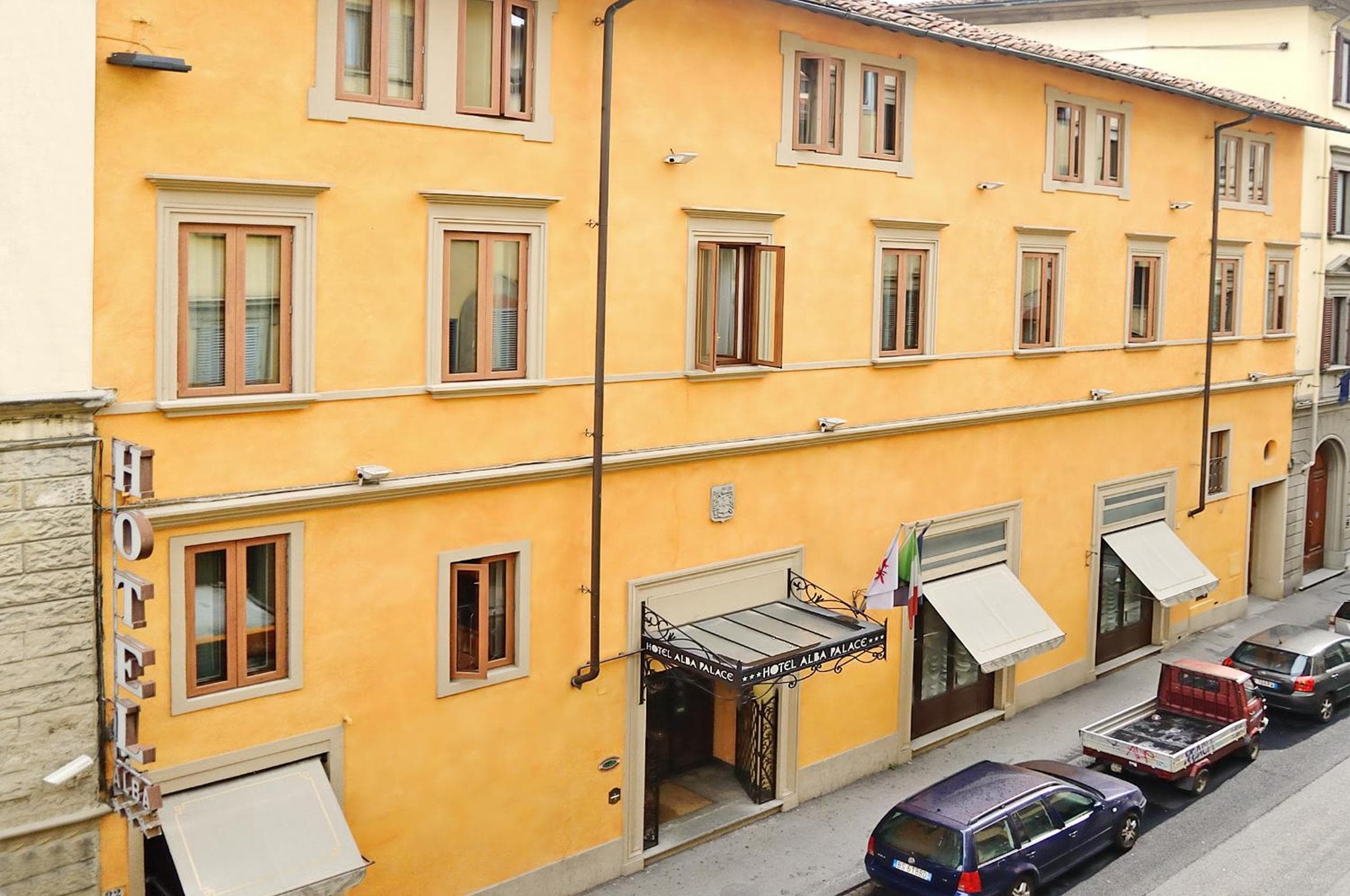 Hotel Alba Palace, Florence: building