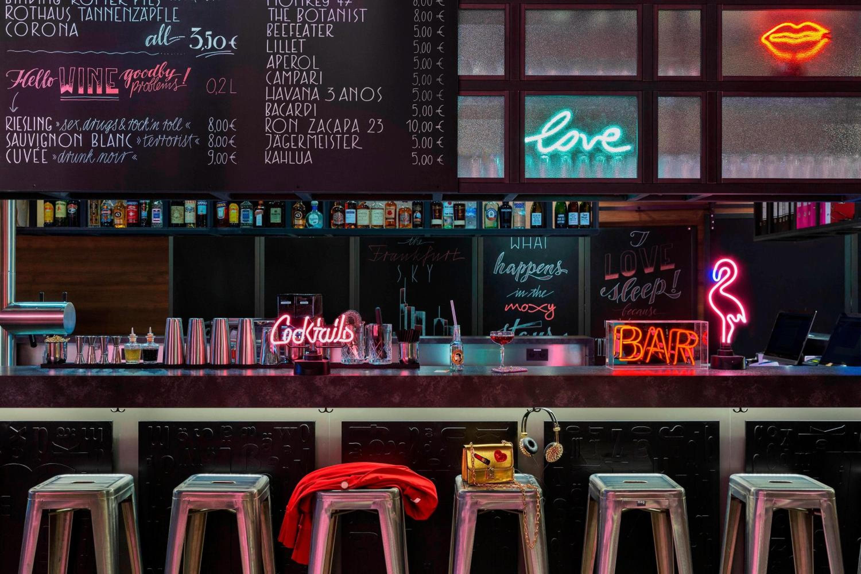 Moxy Frankfurt City Center photo 2