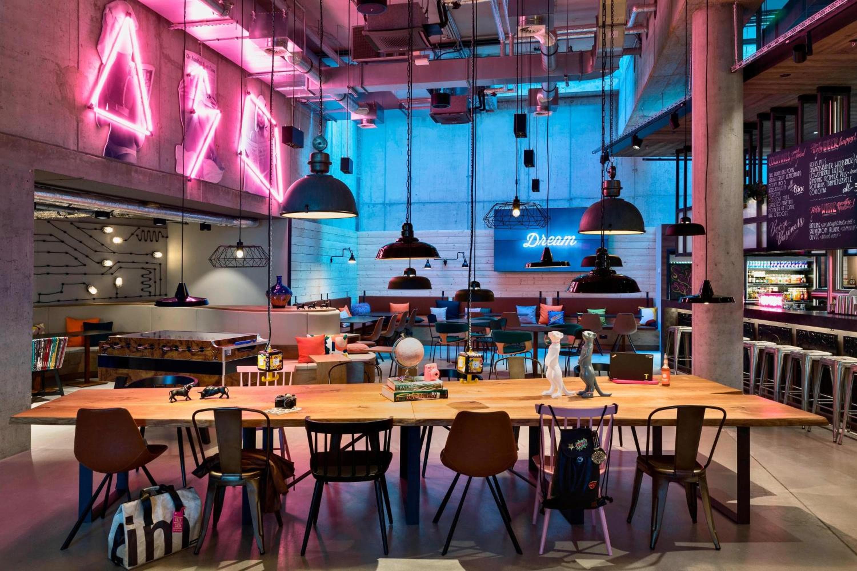Moxy Frankfurt City Center photo 5