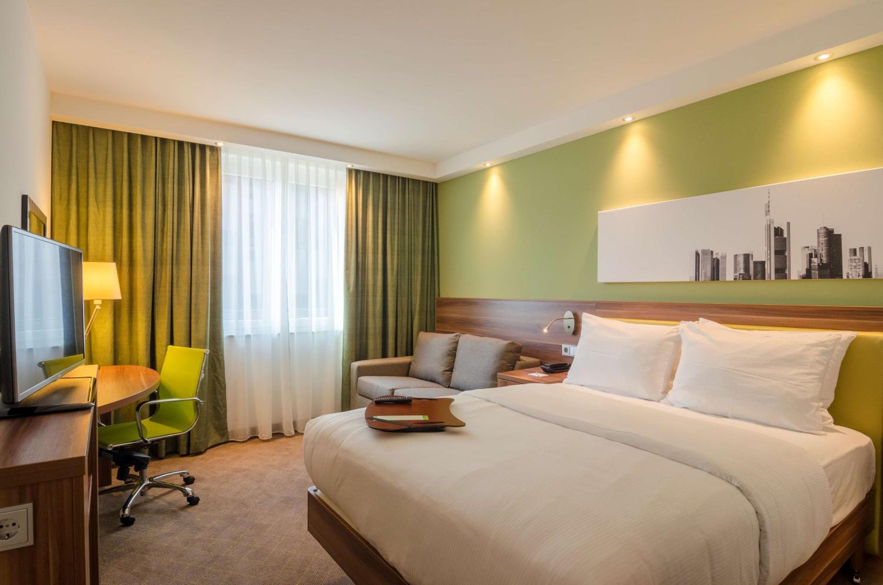 Hampton by Hilton Frankfurt City Centre photo 2