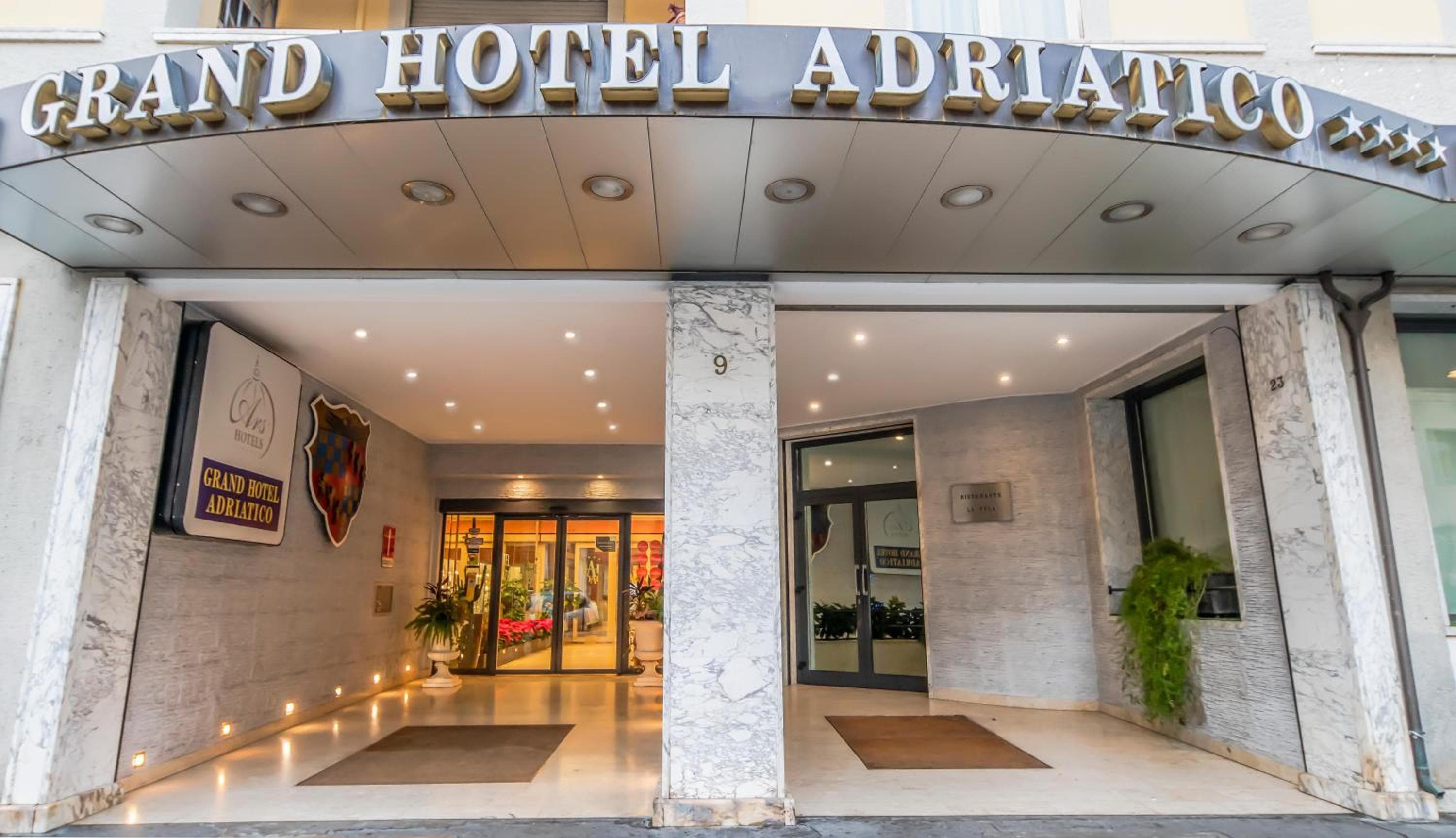 Grand Hotel Adriatico, Florence: building