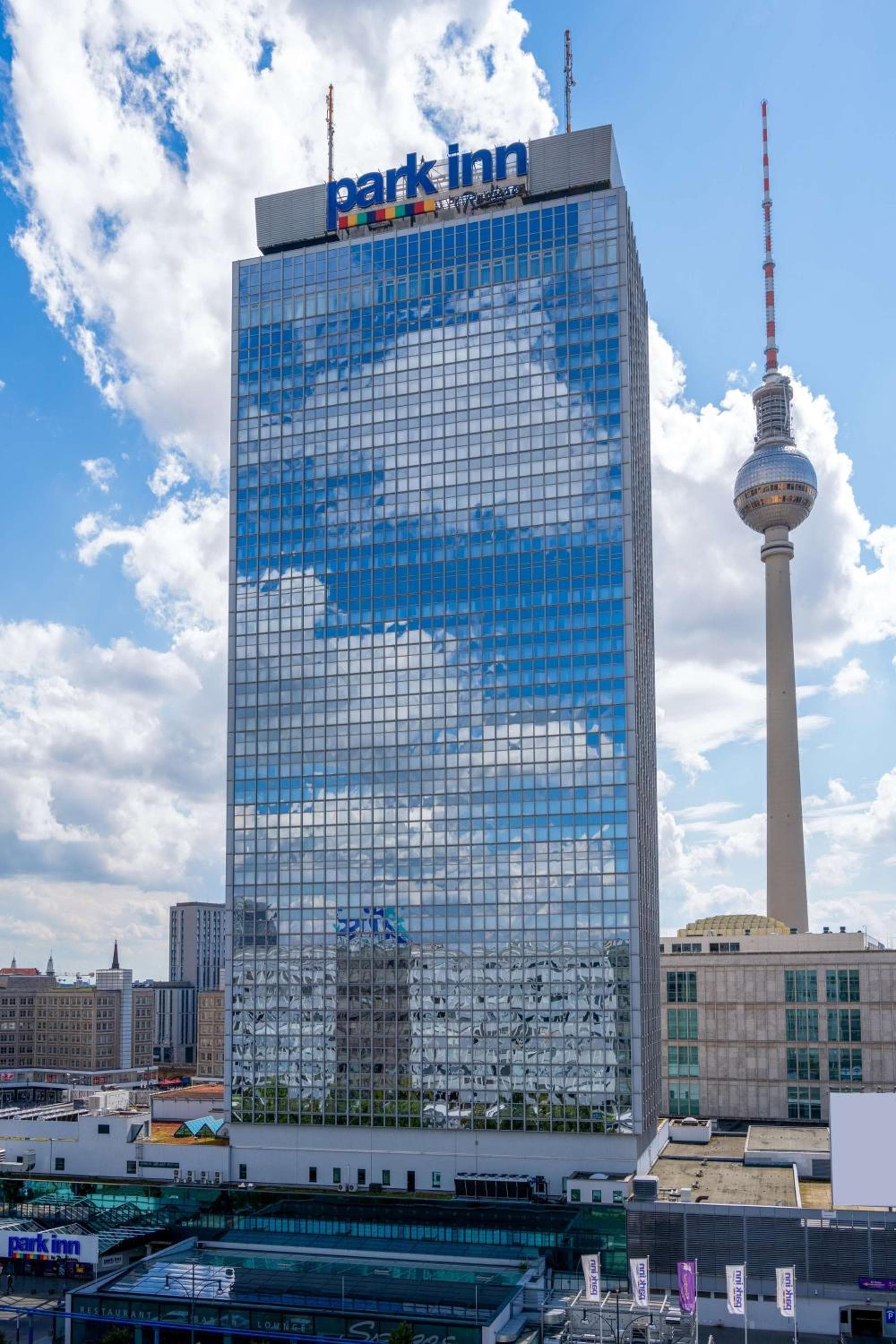 Park Inn by Radisson Berlin Alexanderplatz photo 2