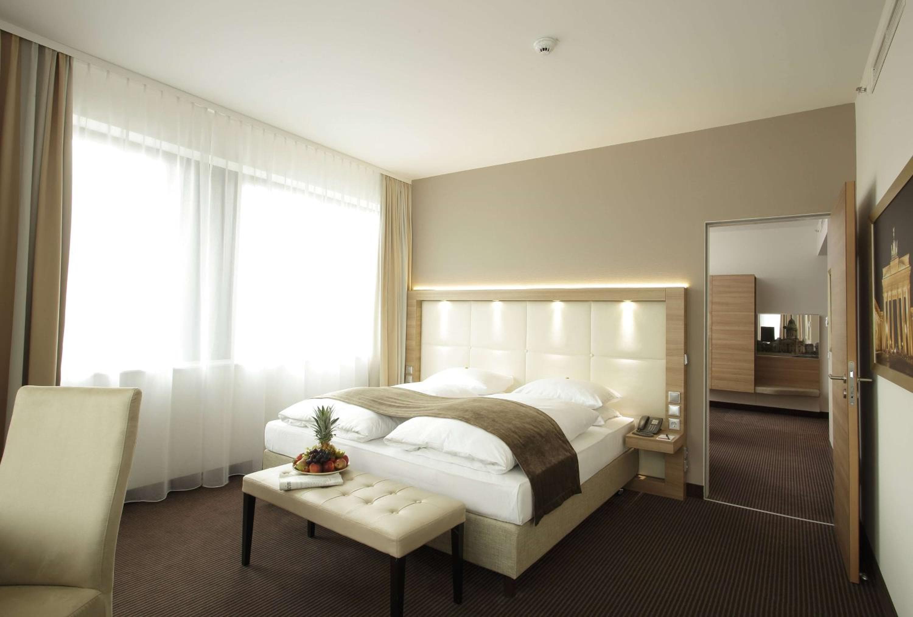 H4 Hotel Berlin Alexanderplatz photo 3