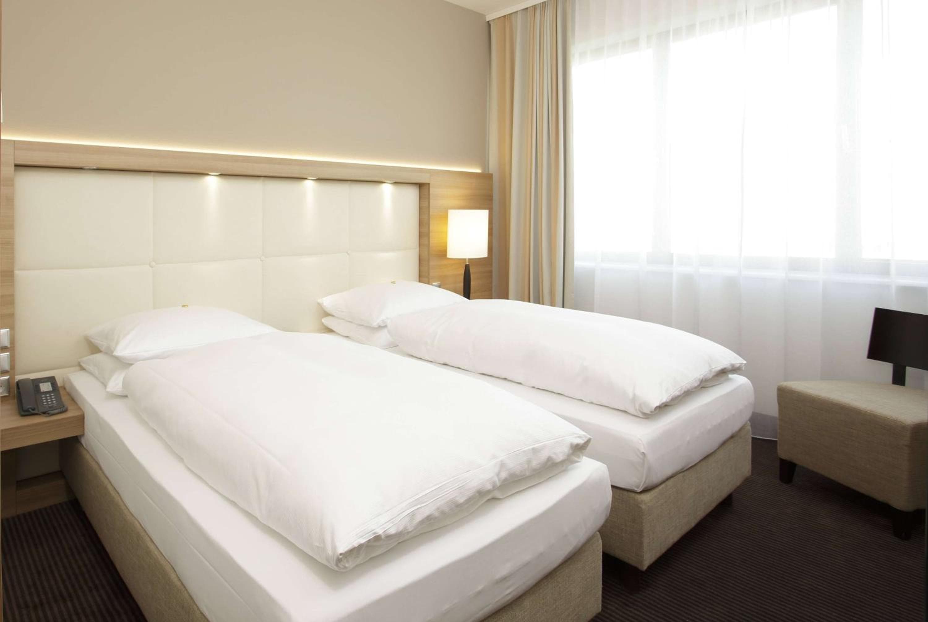 H4 Hotel Berlin Alexanderplatz photo 2
